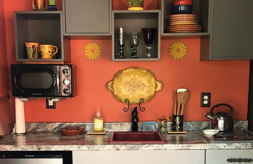 Mountain Club Cottage | Baba's Garden - a sweet cozy private gem!