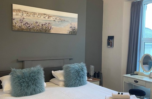 Babbacombe House | Babbacombe Palms