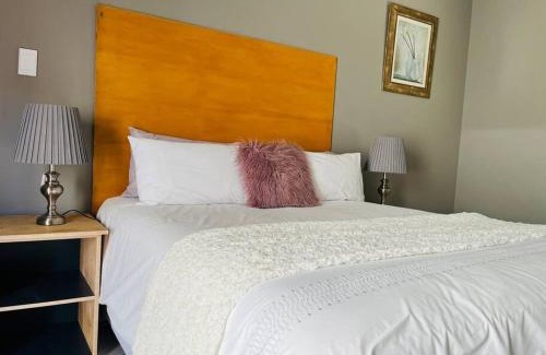 Rustenburg Apartment | Bachelor suite in Rustenburg
