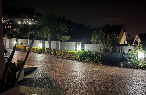 Rustenburg Apartment | Bachelor suite in Rustenburg