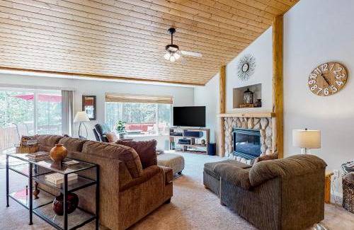 Three Rivers House | Bachelor Sunshine Retreat