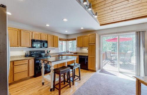 Three Rivers House | Bachelor Sunshine Retreat