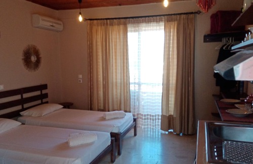 Agia Pelagia Chlomou Apartment | Bacis stoudio with sea view