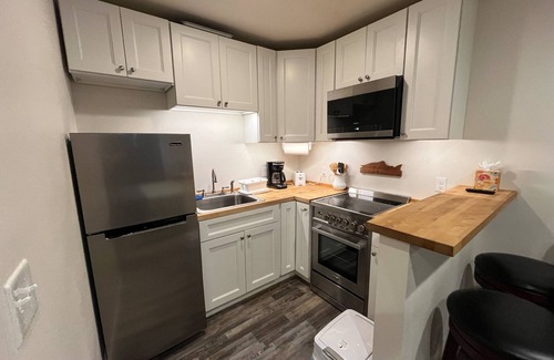 Sitka Apartment | Back Beach Retreat - Car Rental Option