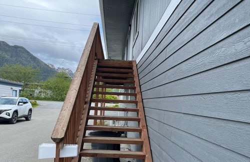 Sitka Apartment | Back Beach Retreat - Car Rental Option