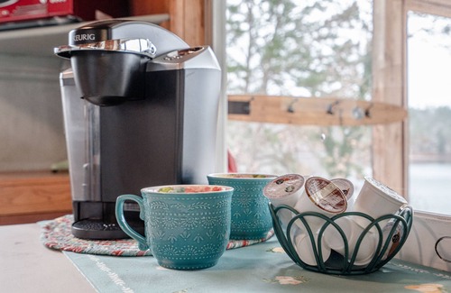 Piney Cabin | Back Porch Lake View's on Lake Hamilton Main Channel, Family Friendly, Cozy Vibe