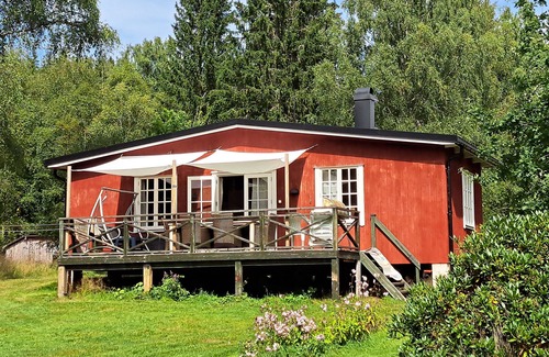 Ullared House | Back to nature. Vacation home with panoramic views of the lake. Up to 8 persons.
