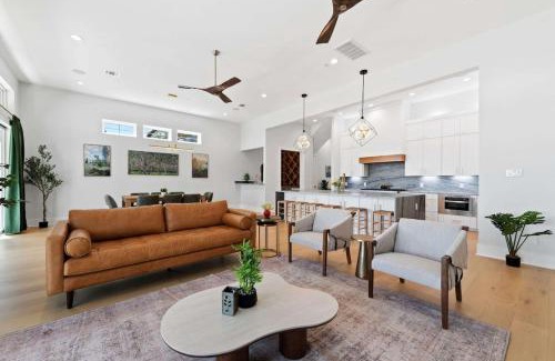 Canyon Lake House | Backyard Lake House for Large Groups with Fire Pit and Gameroom