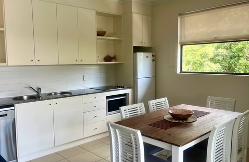 Rainbow Beach Apartment | Baden 80 - Rainbow Shores. Air conditioned Unit - Top Floor - Walk To Beach