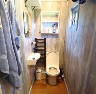 Banbury Other | Badger's Den Shepherd's Hut