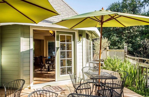 Willits Hotel | Baechtel Creek Inn an Ascend Hotel Collection Member