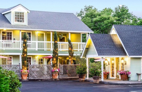 Willits Hotel | Baechtel Creek Inn an Ascend Hotel Collection Member