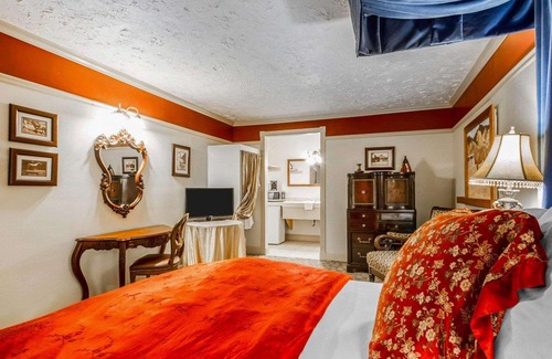 Willits Hotel | Baechtel Creek Inn an Ascend Hotel Collection Member