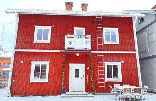 Mora Condo | Bagaren just beside the Vasaloppet finish line portal