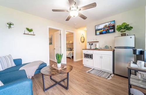 Bahama Beach Apartment | Bahama Breeze | Modern 2 bedroom | Near the Shore