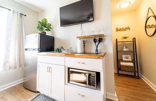 Bahama Beach Apartment | Bahama Breeze | Modern 2 bedroom | Near the Shore