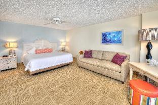 Daytona Beach Hotel | Bahama House - Daytona Beach Shores