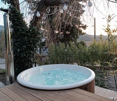 Saint-Zacharie Apartment | Bains & Rituels de Saint Clair Suite Ignis & Spa