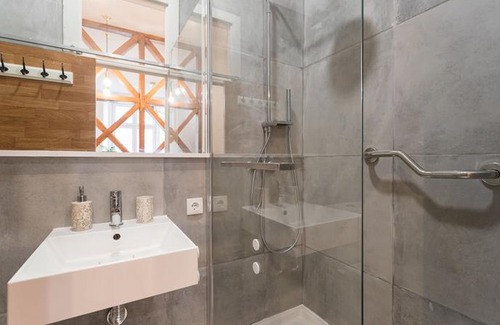 Baixa Apartment | Baixa Modern Three-Bedroom Apartment - By Lu Holidays