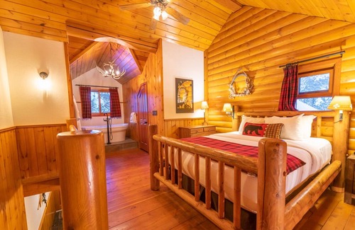 Lake Louise Cabin | Baker Creek | Superior Jacuzzi Suite