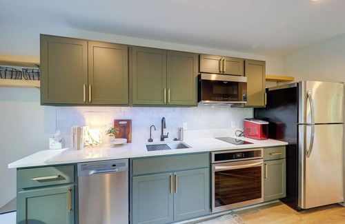 Bakersville Cottage | Bakersville Sanctuary w/Stunning Scenery, Hot Tub