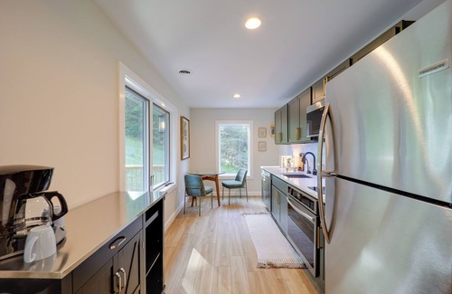 Bakersville Cottage | Bakersville Sanctuary w/Stunning Scenery, Hot Tub