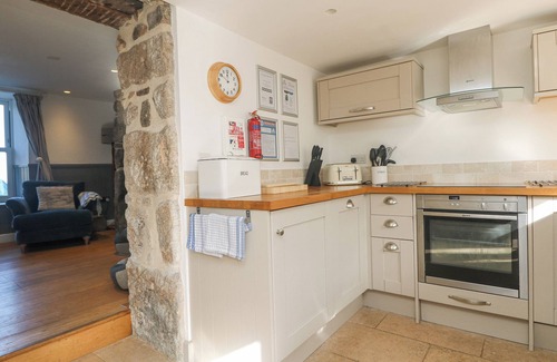 Pendeen Cottage | BAL VIEW, family friendly, with open fire in Trewellard
