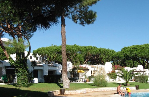 Albufeira House | Balaia Golf Village villa 203 by main pools with air conditioning