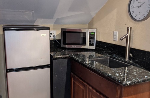 Faubourg Marigny Hotel | Balcony Guest B&B - Near French Quarter - Restaurant - Bar - Large Groups