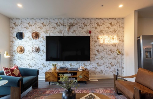 Five Points House | Balcony + Mins to DT | The Outrider 3BR Suite