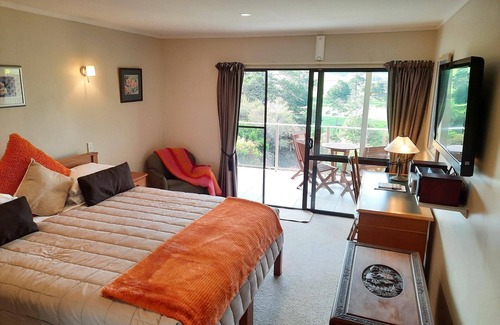 Paihia Bed & Breakfast | Balcony river views and great value
