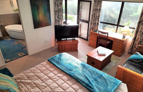Paihia Bed & Breakfast | Balcony river views and great value
