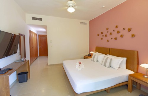 Gonzalo Guerrero Hotel | Balcony Room King Size #207