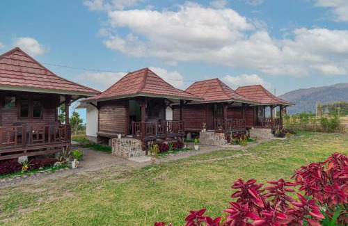 Bayan House | Bale Gantar