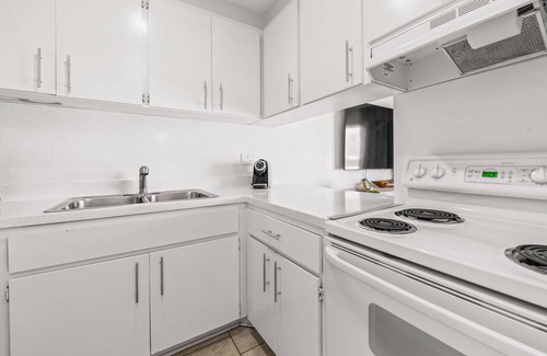 Holmes Beach Resort | Bali Hai Beachfront Resort and Spa