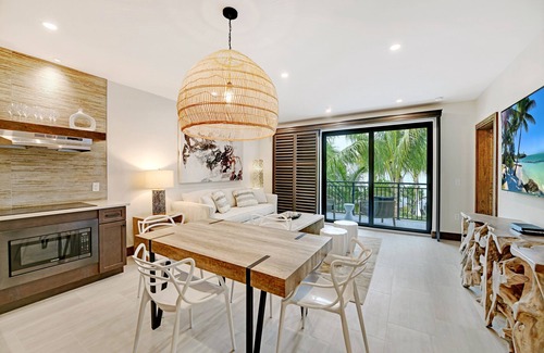 Holmes Beach Resort | Bali Hai Beachfront Resort and Spa