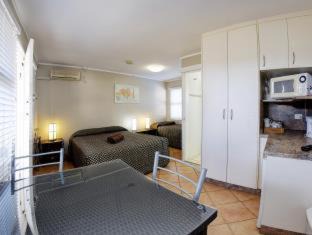 Tuncurry Hotel | Bali Hi Motel