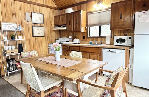 Wallenpaupauk Lake Estates Ski Chalet | Bali's Cottage-Cozy Chalet in WLE-Wallenpaupack Lake Estates-Walk to Pool