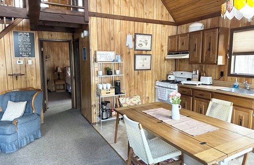 Wallenpaupauk Lake Estates Ski Chalet | Bali's Cottage-Cozy Chalet in WLE-Wallenpaupack Lake Estates-Walk to Pool