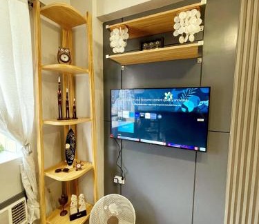 Project 8 Apartment | Bali Theme Near SM North Trinoma LRT Roosevelt Netflix Fast Internet