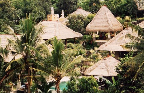 Sukawati House | Balinese Style Superior Room in Sukawati Gianyar, Lush Garden in the Property