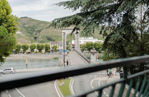 La Celle-sous-Gouzon Apartment | BaliRhône - Spa privé & balcon avec vue