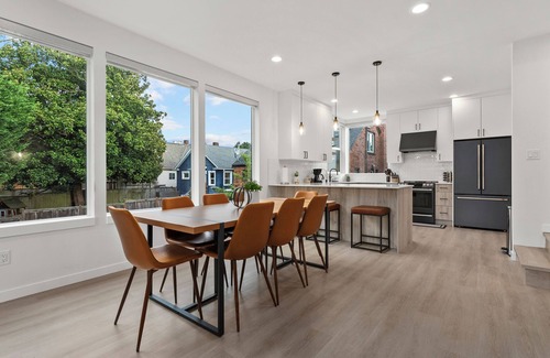 Loyal Heights Apartment | Ballard Hangout - Arcade, Covered deck, Sleeps 10!