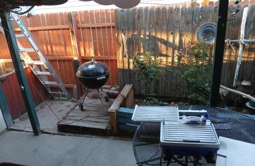 Albuquerque Ski Chalet | Balloon Fiesta Park home for rent while you stay in or pilot around Albuquerque