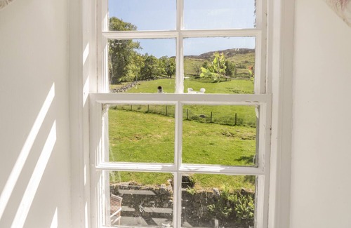 Lochearnhead Cottage | BALMEANOCH, pet friendly, character holiday cottage in Callander