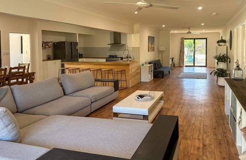 Ballandean Other | Balmurray house is a stylish farmhouse perfect for large families or groups.