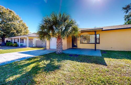 South Pinellas Community Council House | Balmy Breeze Hideaway