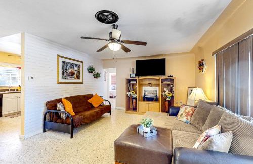 South Pinellas Community Council House | Balmy Breeze Hideaway