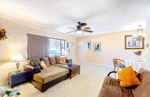 South Pinellas Community Council House | Balmy Breeze Hideaway