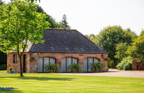 Invergordon Ski Chalet | Balnagown Estates Peat Cottage
